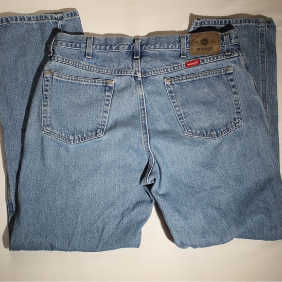 Wrangler jeans size 36x32 Medium-light wash - Picture 2 of 3